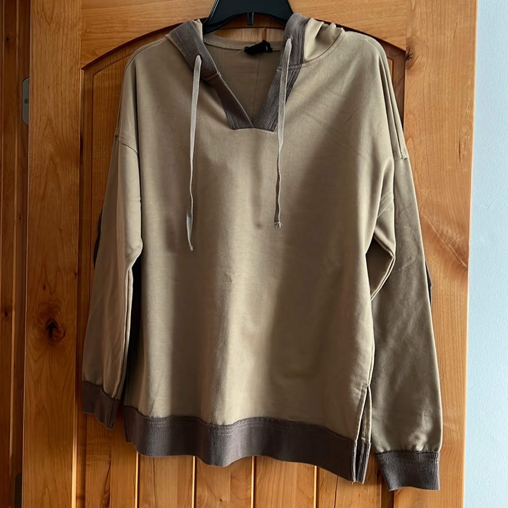 Women’s hooded top